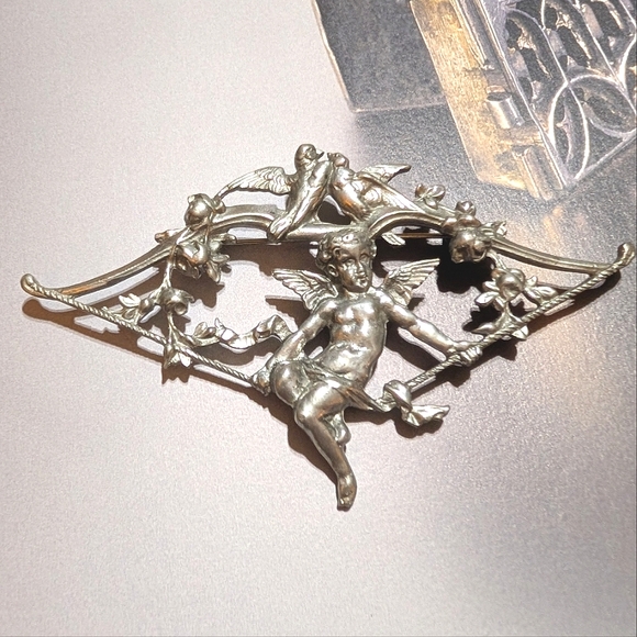 Vintage Large Cherub And Birds Brooch - Picture 5 of 5